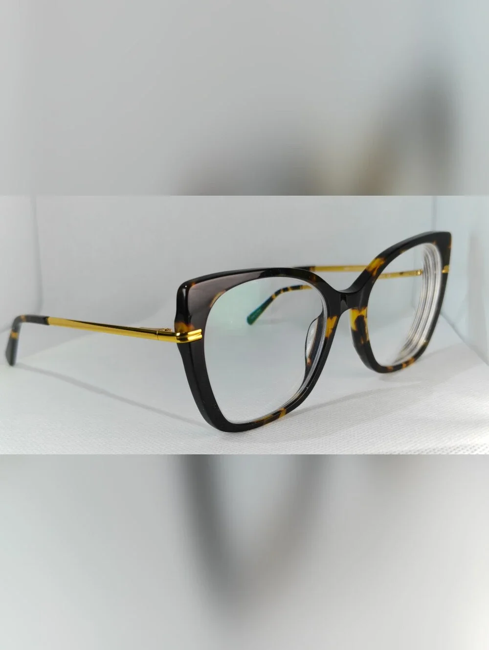 Delancey Classic Tortoiseshell Cat-Eye Women's Glasses. 20k Gold Color